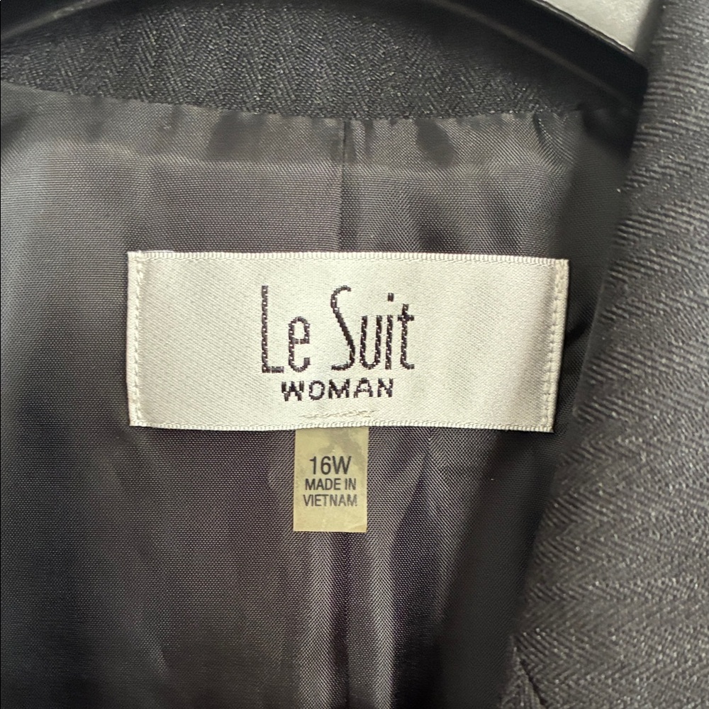 Le Suit Charcoal Gray Pantsuit - Picture 2 of 9